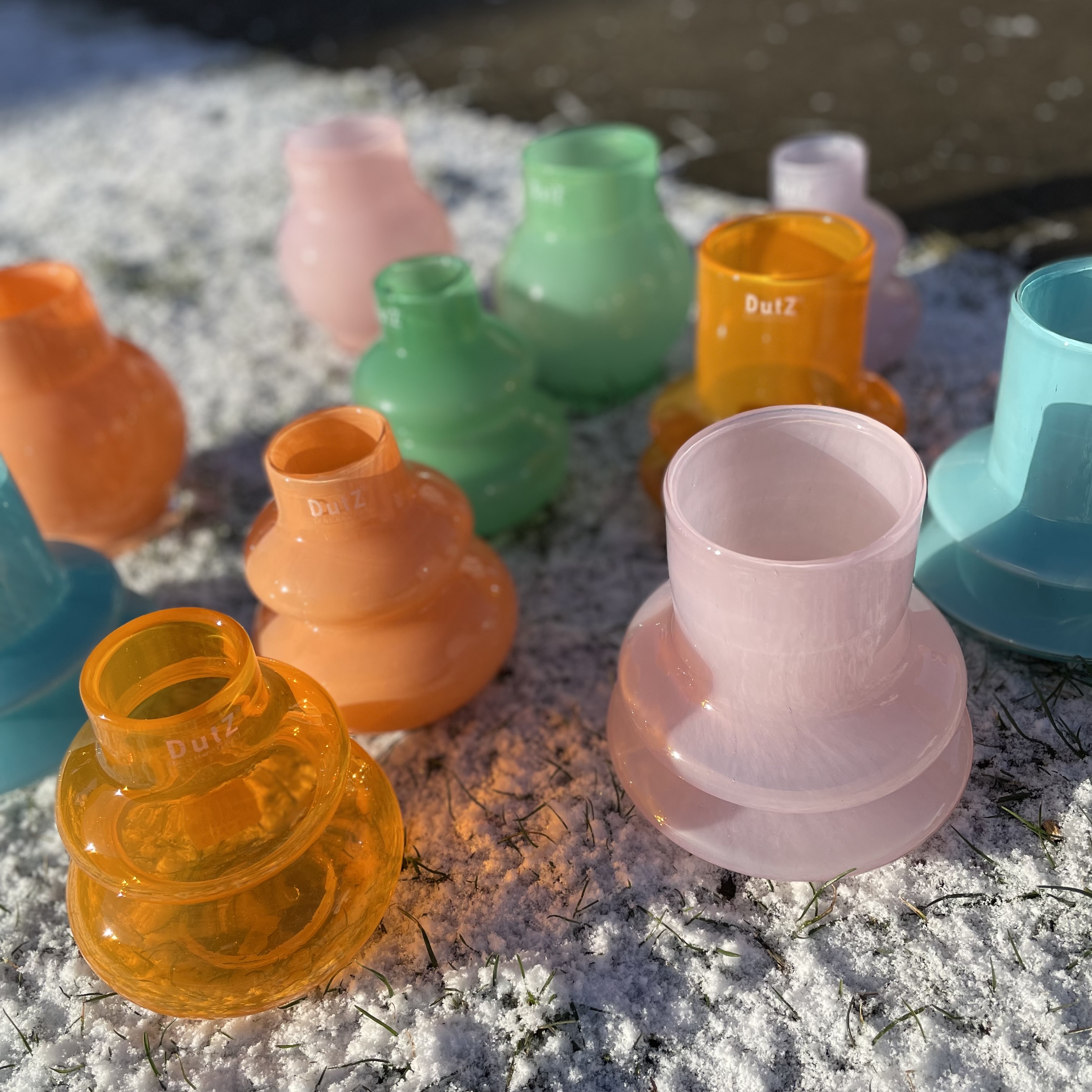 De unikke glasvaser fra DutZ collection er af høj kvalitets mundblæst, tykt glas blæst i Europa.
